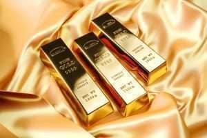 Золото торгуется около трехмесячного максимума