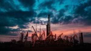 Нефть может восстановить ценовые потери после закрытия месторождения в Ливии