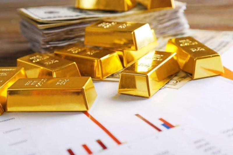 Золото дешевеет на оптимизме по поводу мер поддержки экономики США