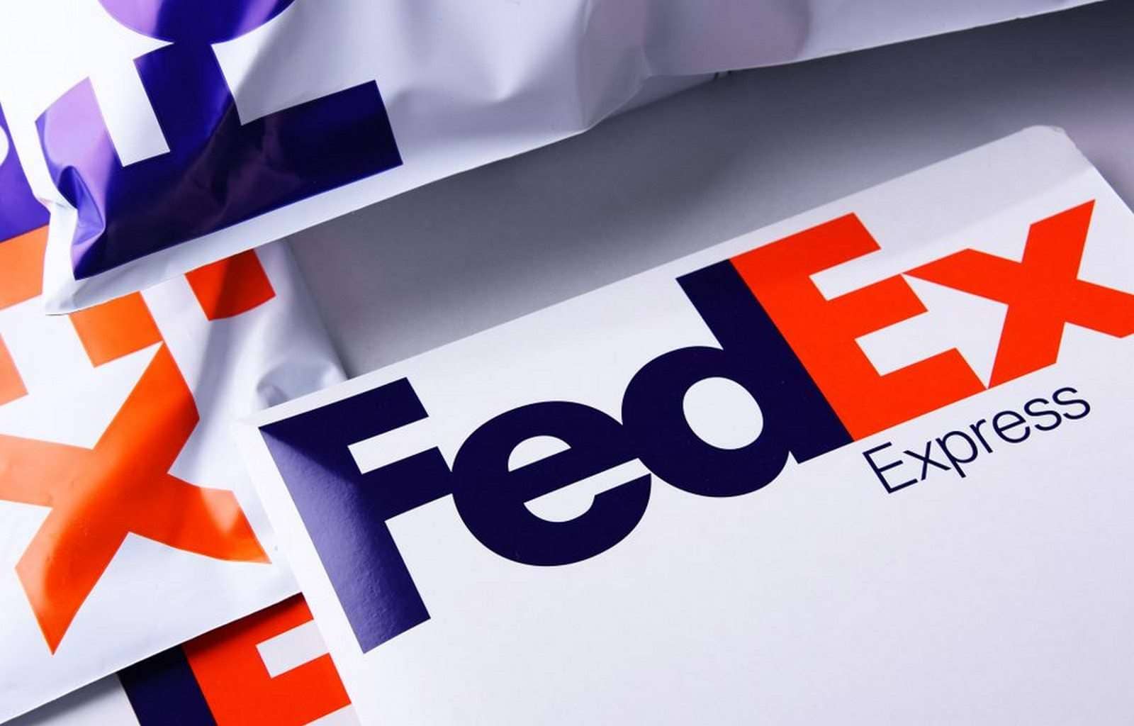 Непотопляемые титаны Adobe и FedEx, которые идут вперёд