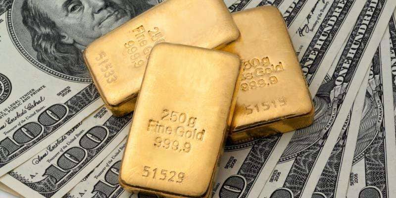 Цена на золото снижается, доллар укрепляется