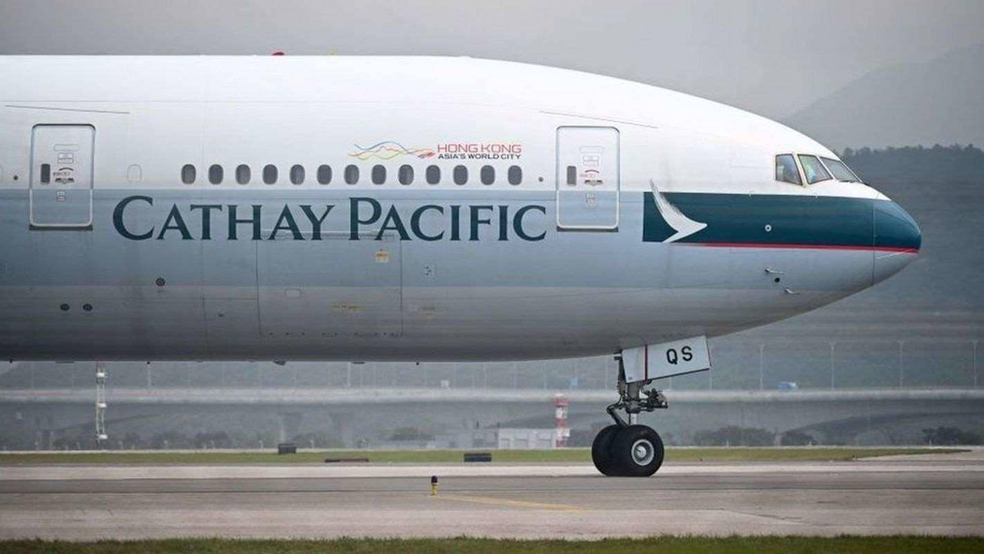 Январские авиаперевозки Cathay Pacific сократились