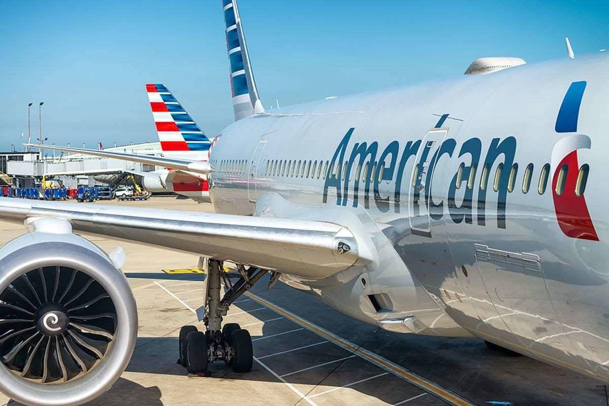 Убыток American Airlines сократился на 44%