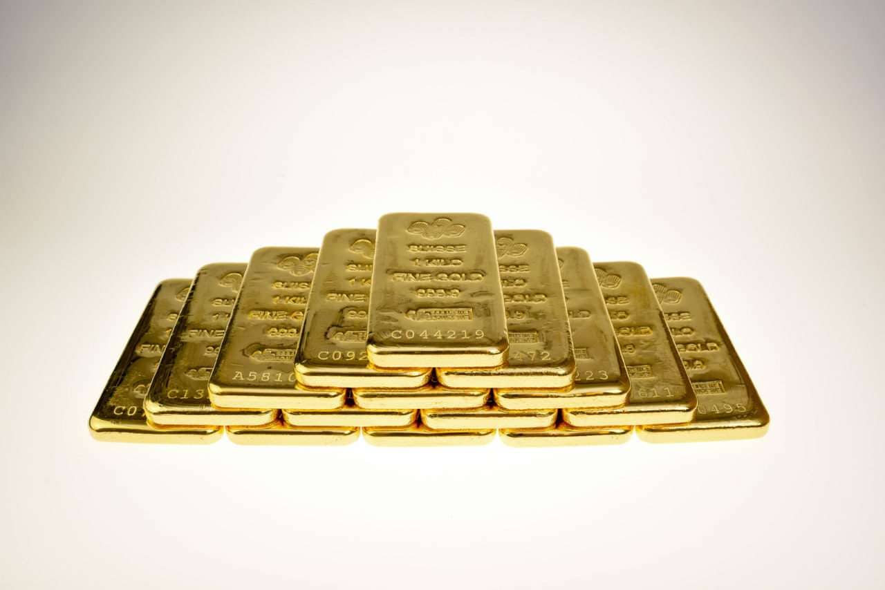 Золото дешевеет при росте доходности гособлигаций