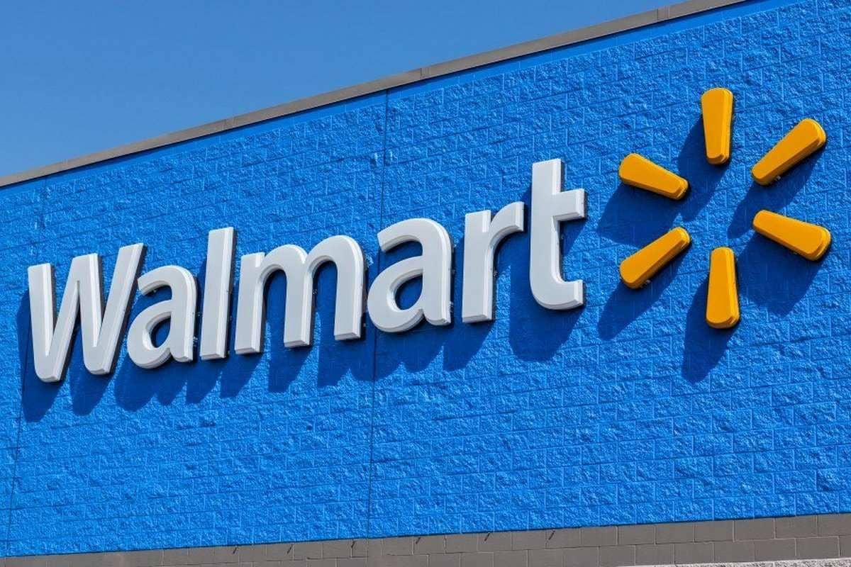 Квартальная прибыль Walmart сократилась на 32%