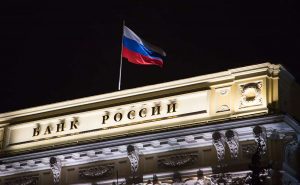 Доля безналичных платежей в России выросла до 75%